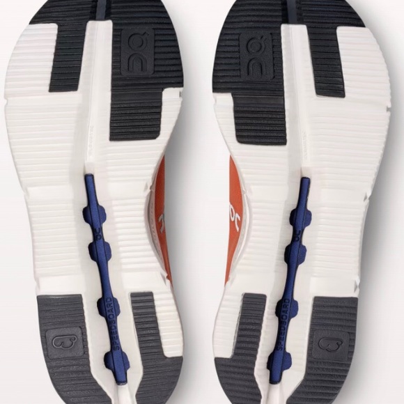 On running cloudnova form sneakers size 7 new in box - Picture 4 of 4